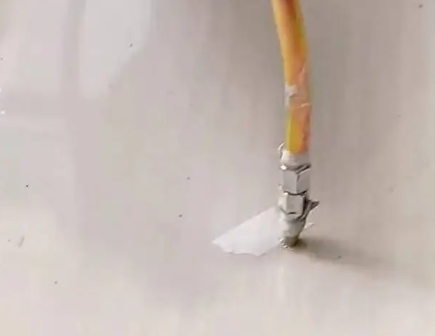 前锋瓷砖空鼓维修公司专业解答在瓷砖铺贴过程中，如果使用的砂料过粗（如全部使用了粗砂），可能会导致以下问题